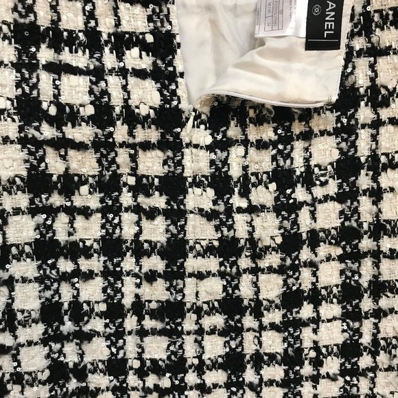 CHANEL Classic Tweed Skirt with Sequins - Picture 4 of 7